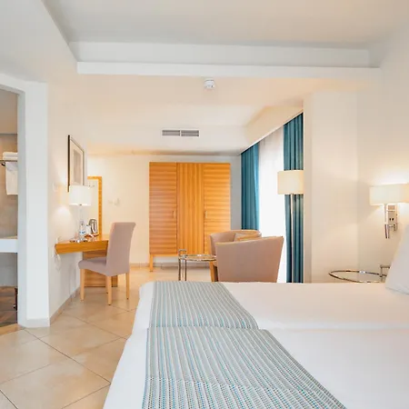 Hotel Maritim Antonine & 4*