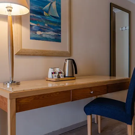 מלון Maritim Antonine & 4*