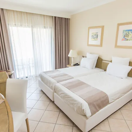 Maritim Antonine & מלון מליאהה