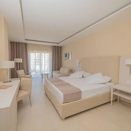 מלון Maritim Antonine & 4*